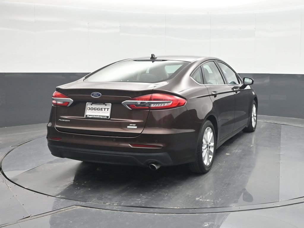 Used 2019 Ford Fusion SE FWD image 24