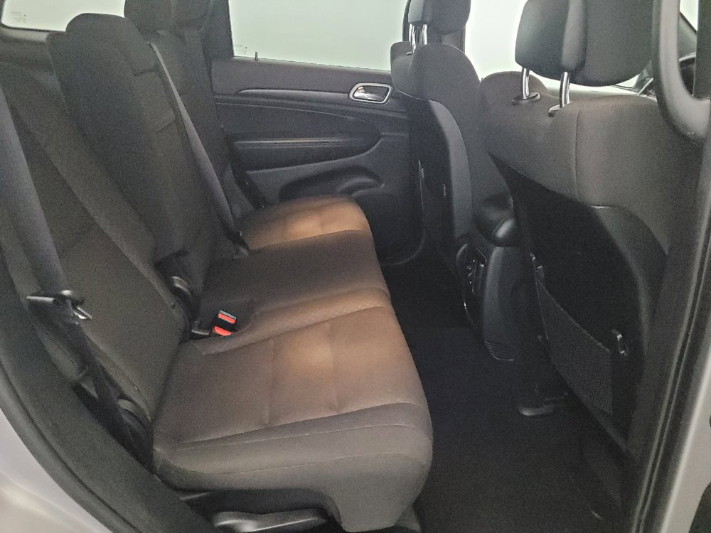 Used 2020 Jeep Grand Cherokee Laredo AWD/4WD image 19