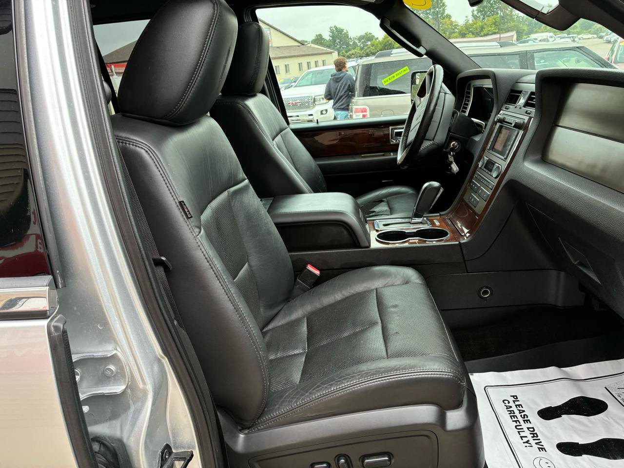 Used 2014 Lincoln Navigator L 4WD image 11