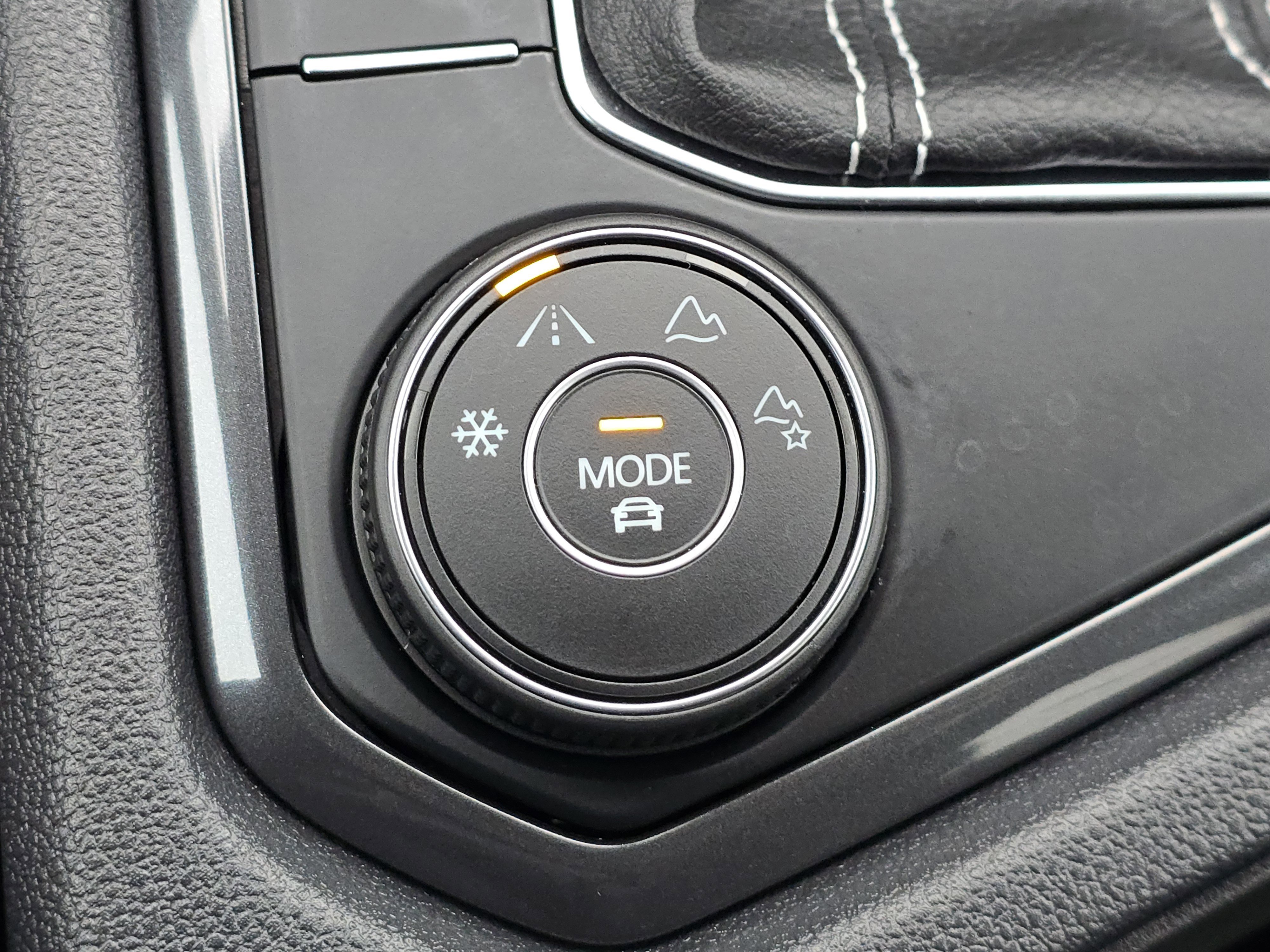 Certified 2023 Volkswagen Tiguan SE image 25