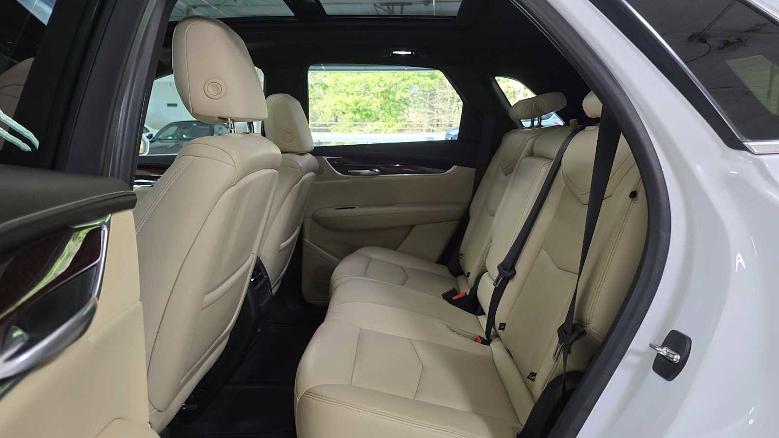 Used 2018 Cadillac XT5 Luxury w/ Driver Awareness Package image 16