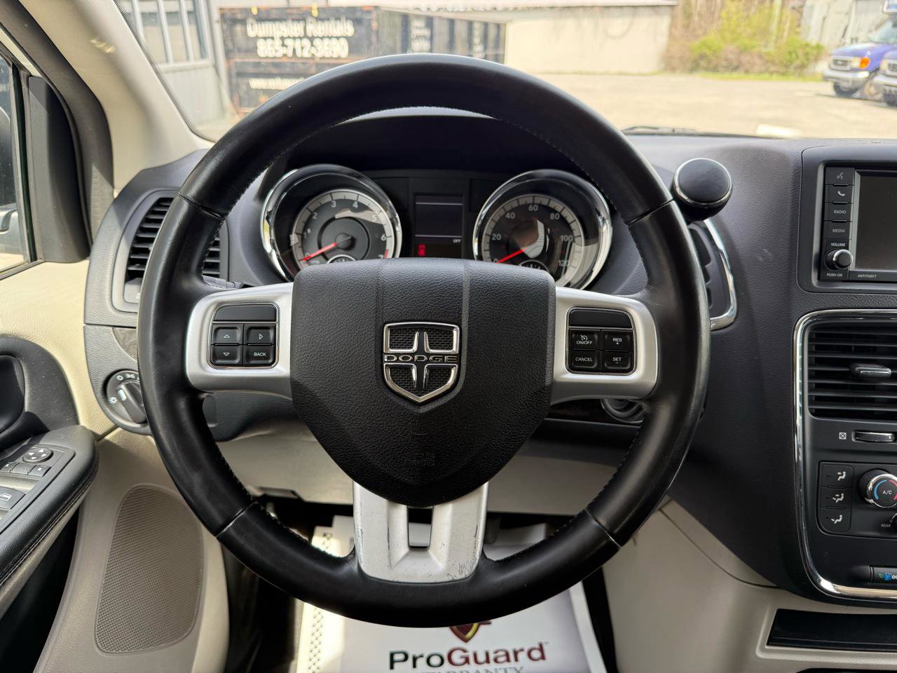 Used 2020 Dodge Grand Caravan SE w/ Rear Park Assist Package image 12