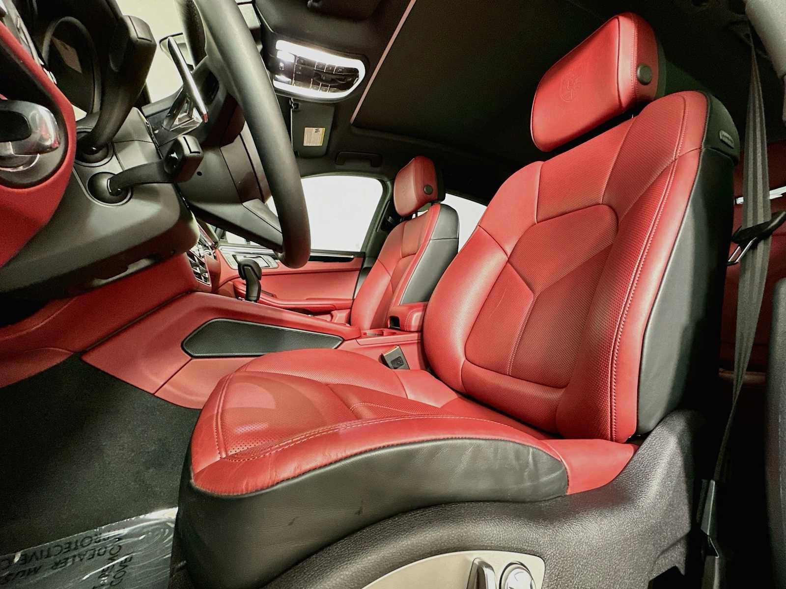 Certified 2026 Porsche Macan AWD/4WD image 5