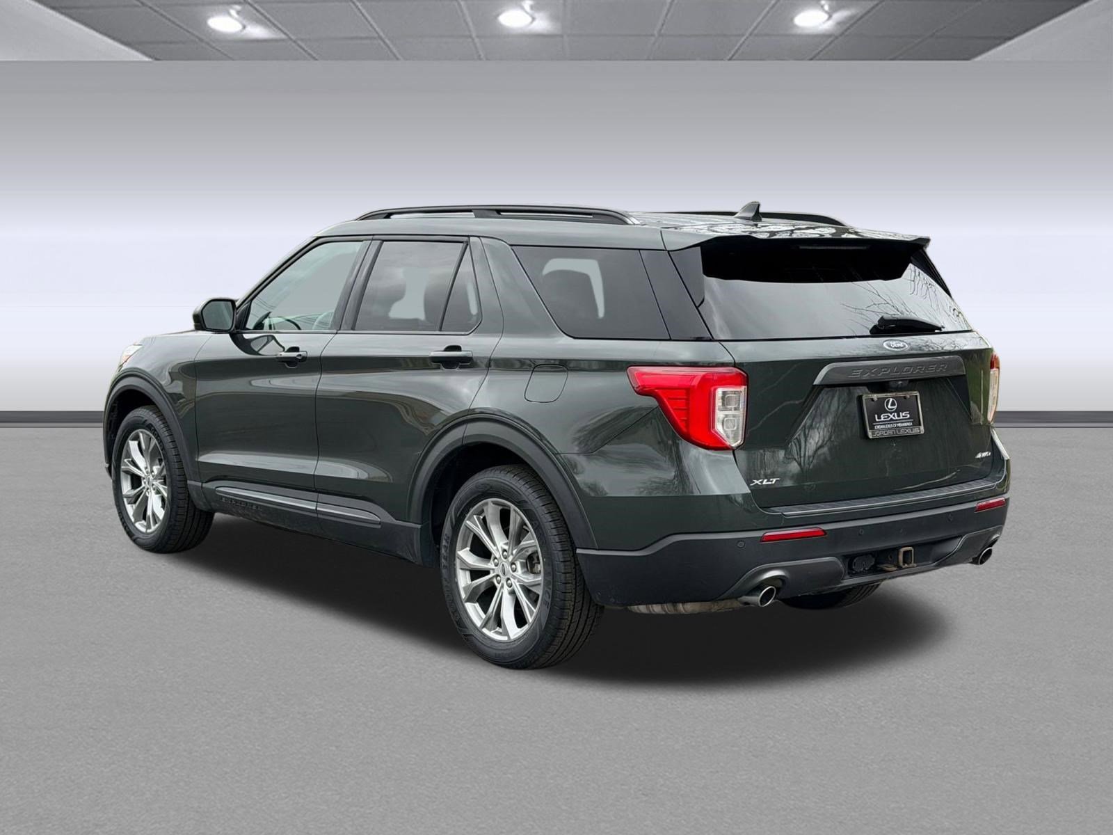 Used 2022 Ford Explorer XLT w/ Equipment Group 202A image 3