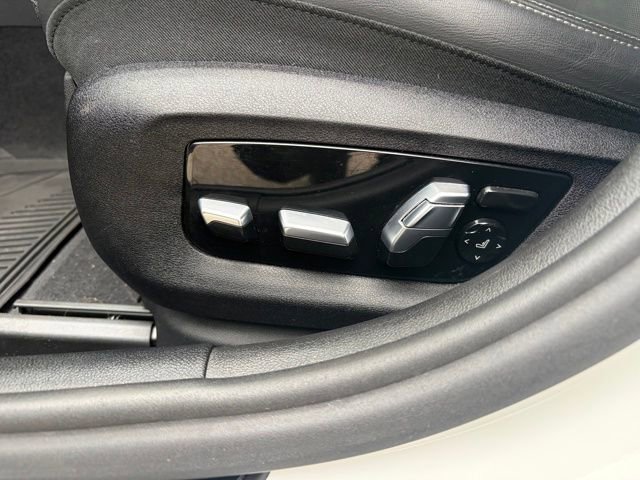 Used 2022 BMW M550i xDrive w/ Executive Package image 19