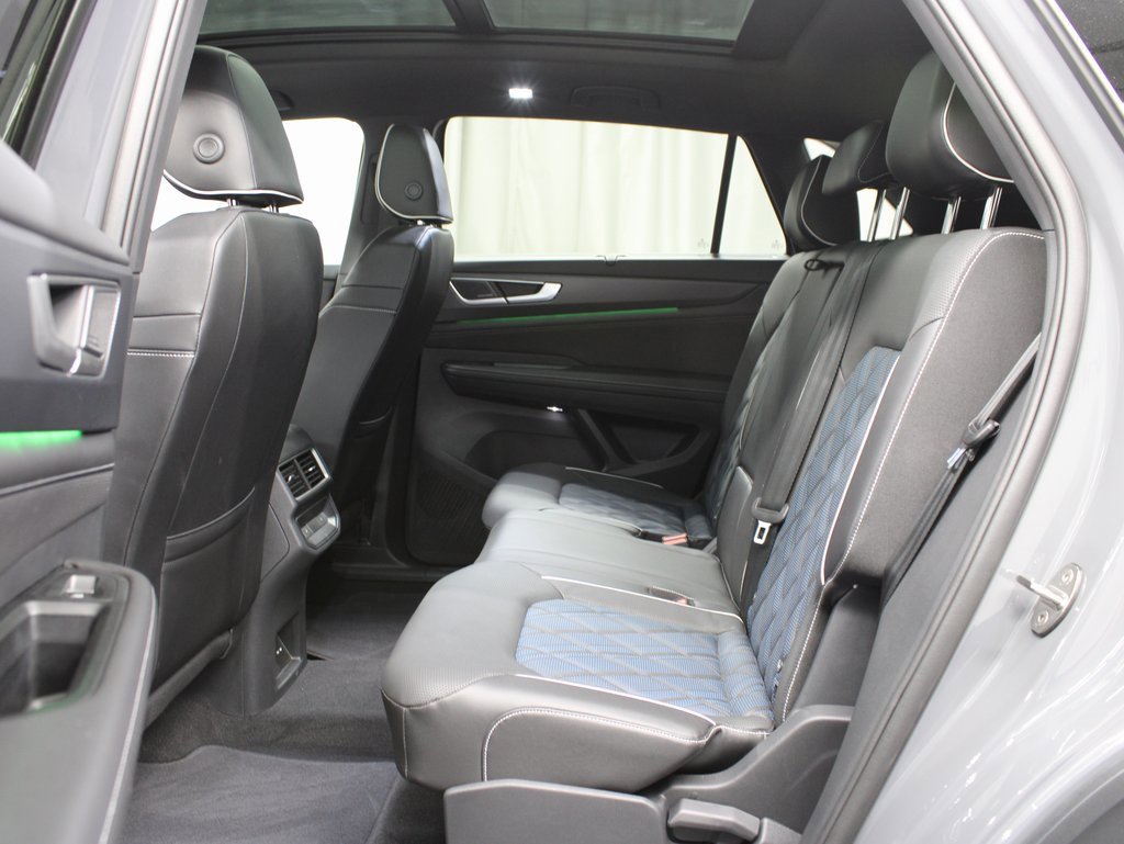 Used 2024 Volkswagen Atlas Cross Sport SEL Premium R-Line image 10