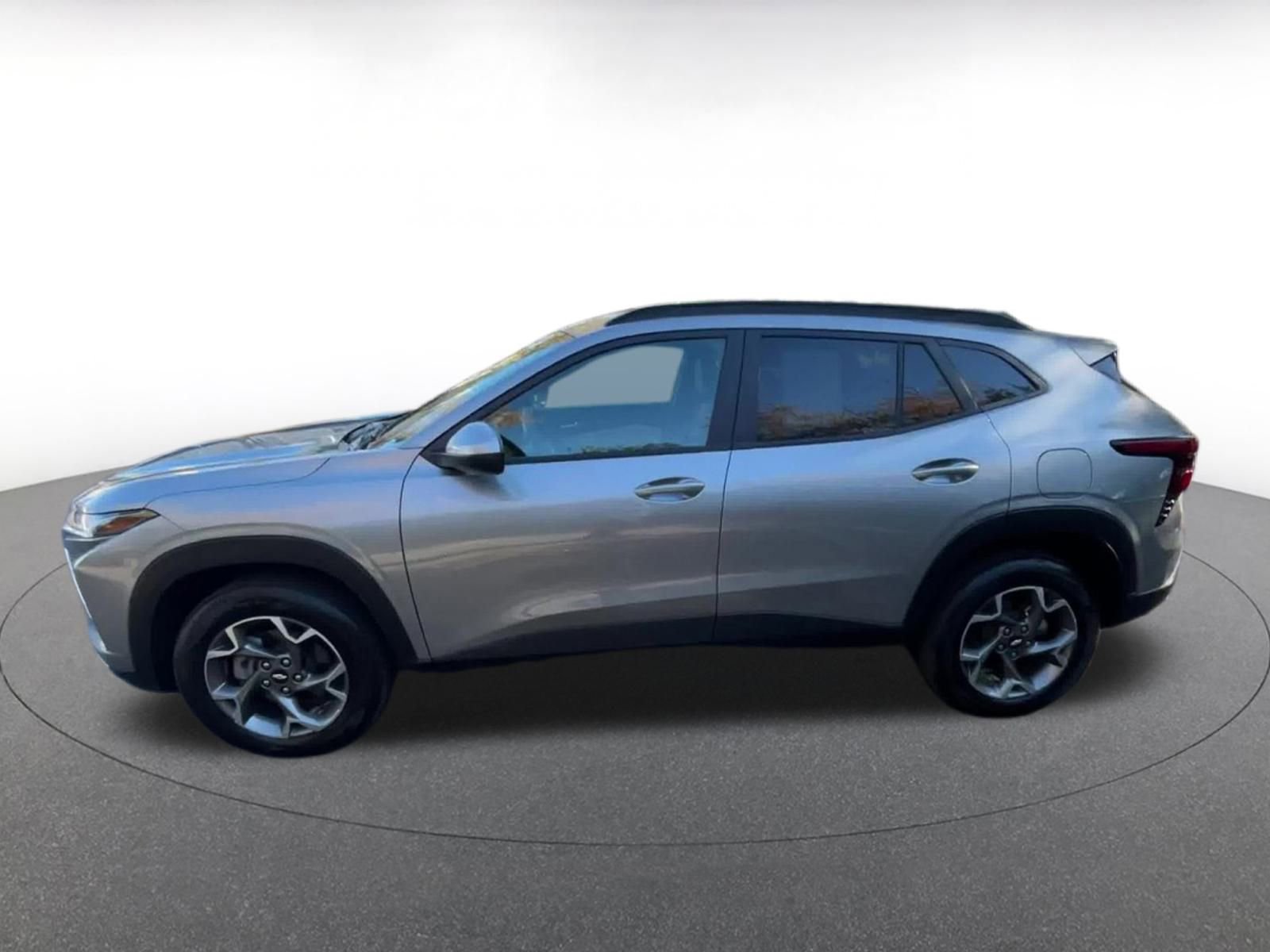 Used 2025 Chevrolet Trax LT image 9