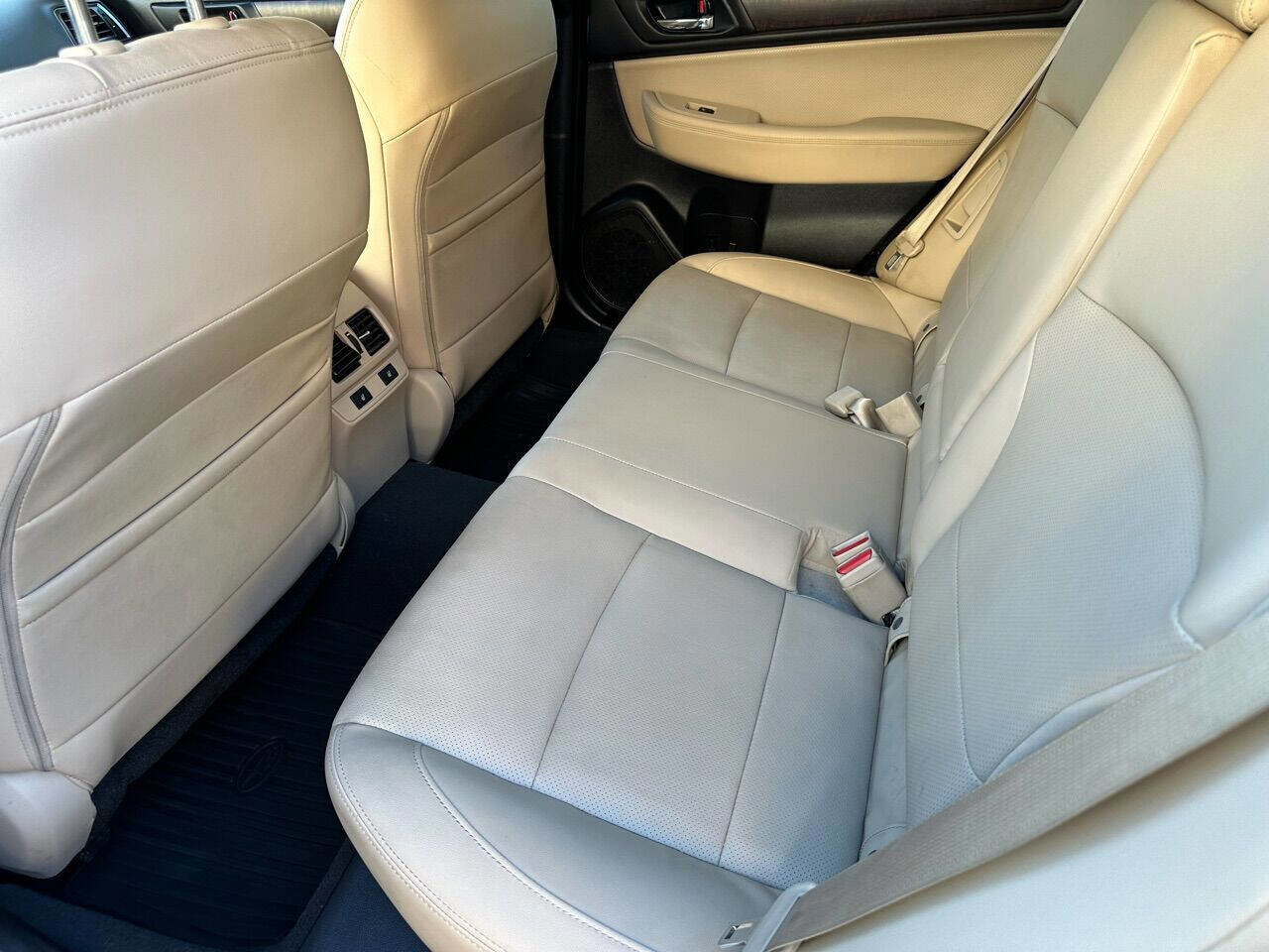 Used 2016 Subaru Outback 3.6R Limited image 10