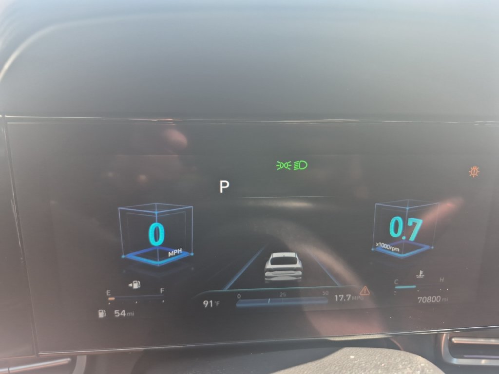 Used 2022 Hyundai Elantra Limited FWD image 18