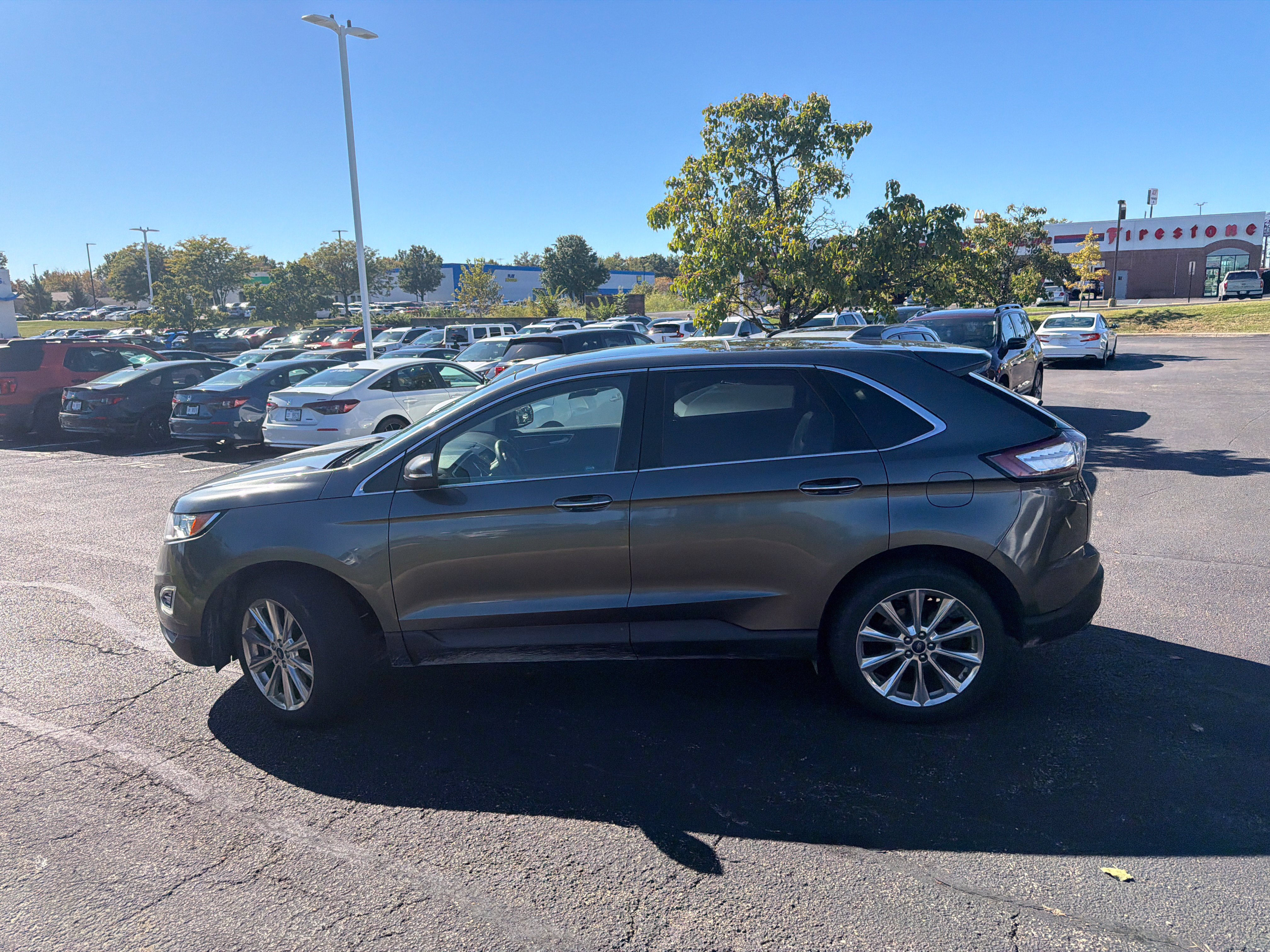 Used 2018 Ford Edge Titanium w/ Equipment Group 301A AWD/4WD image 4