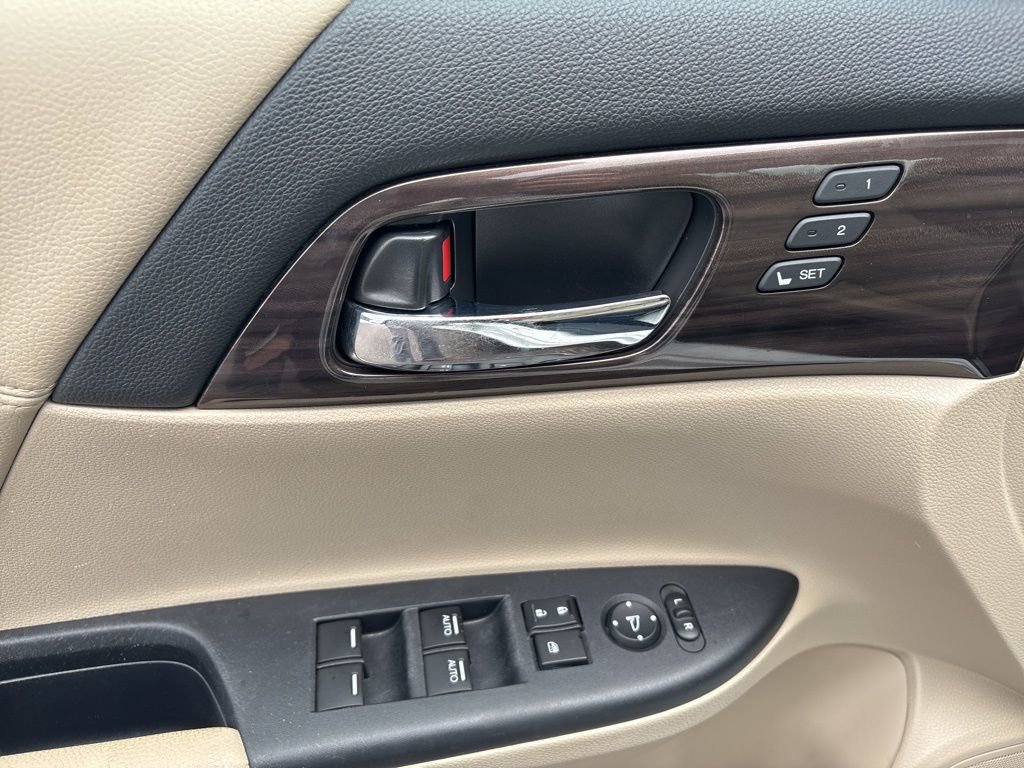 Used 2016 Honda Accord EX-L image 11