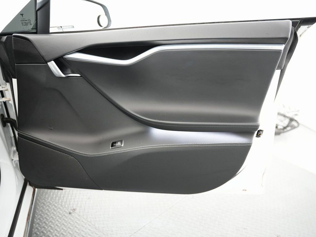 Used 2014 Tesla Model S 60 image 43