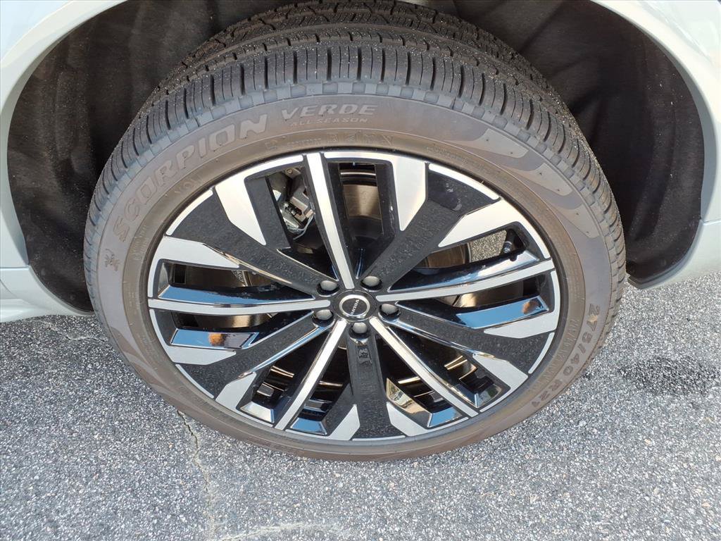 New 2026 Volvo XC90 B6 Plus w/ Protection Package Premier AWD/4WD image 8