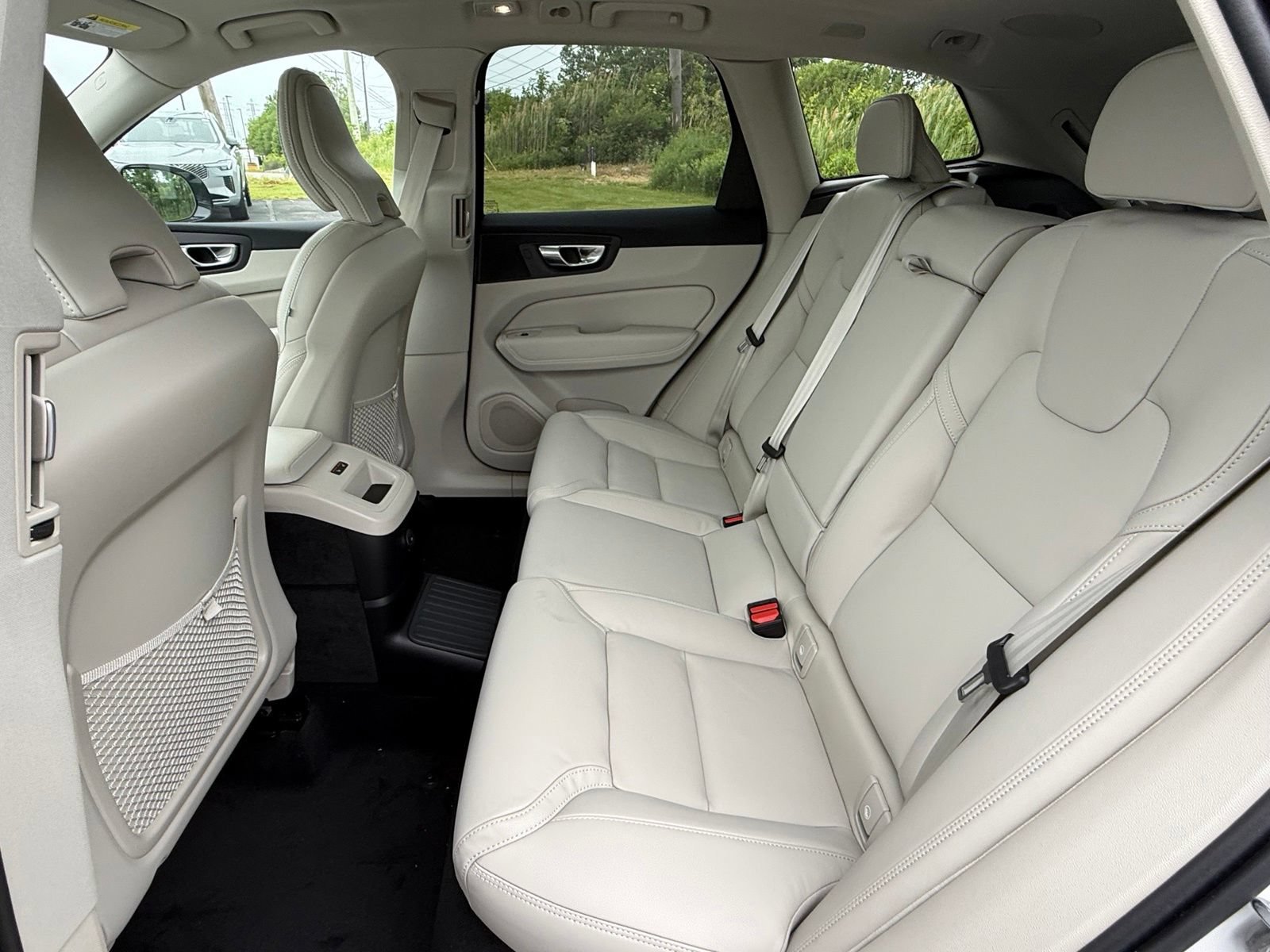 New 2026 Volvo XC60 T8 Ultra w/ Protection Package Premier AWD/4WD image 15