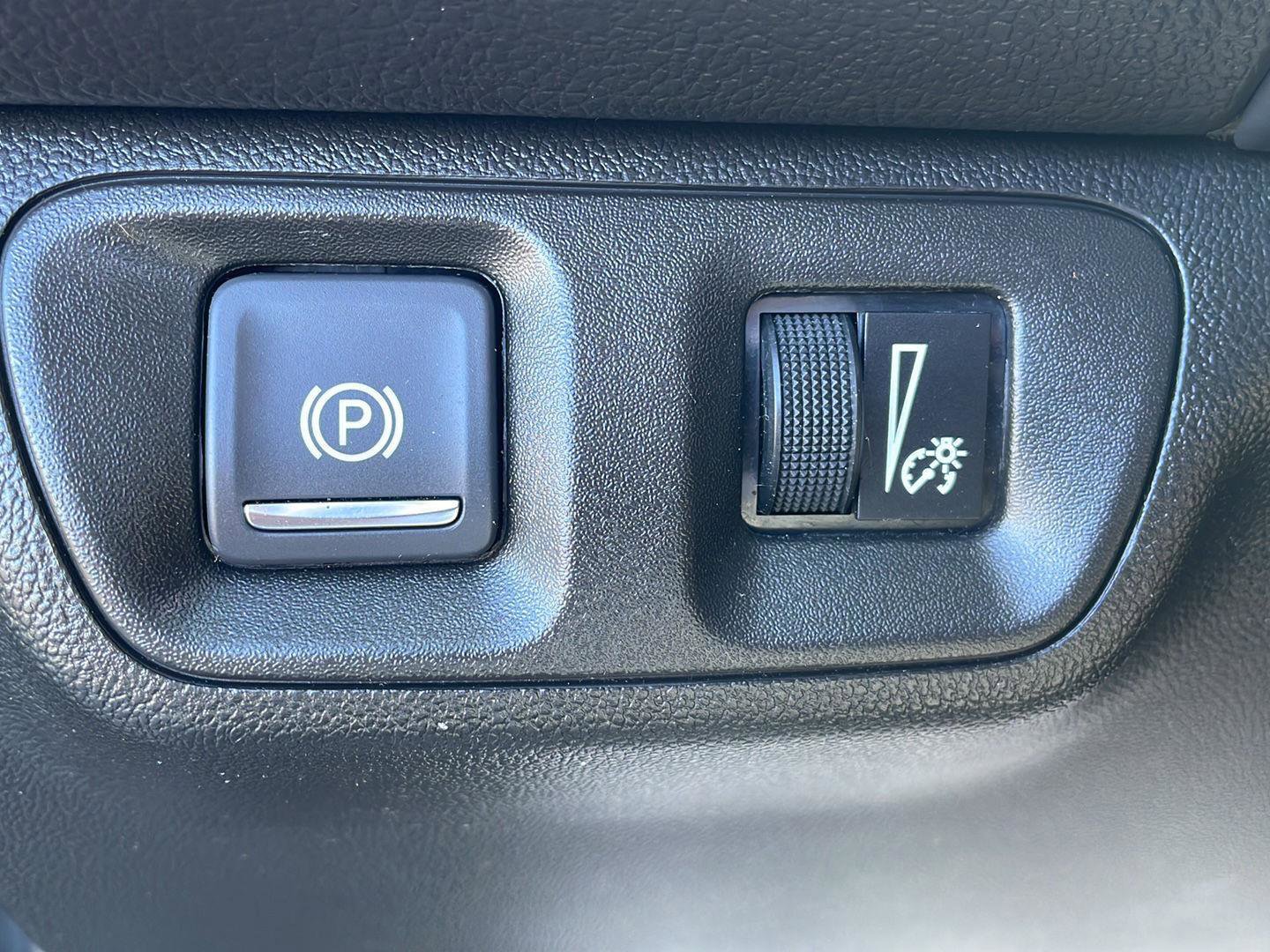 Used 2019 GMC Acadia SLT FWD image 16