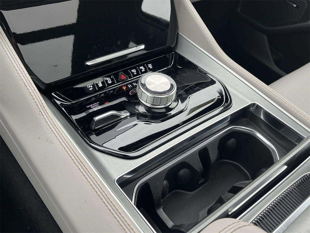 New 2026 Jeep Grand Wagoneer L 4WD image 14