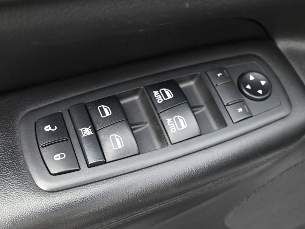 Used 2018 Jeep Grand Cherokee Laredo AWD/4WD image 3
