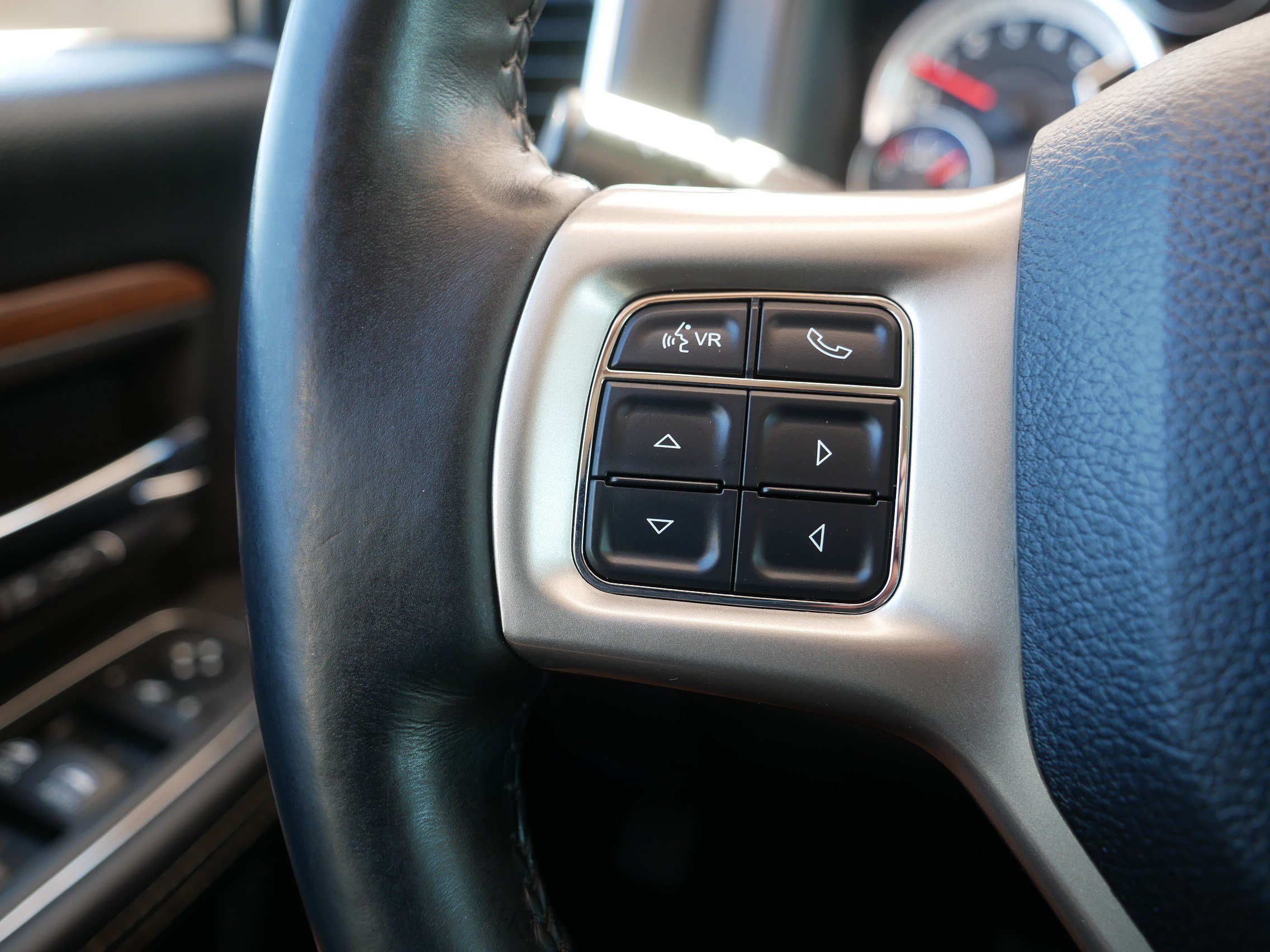 Used 2015 RAM 2500 Laramie AWD/4WD image 28