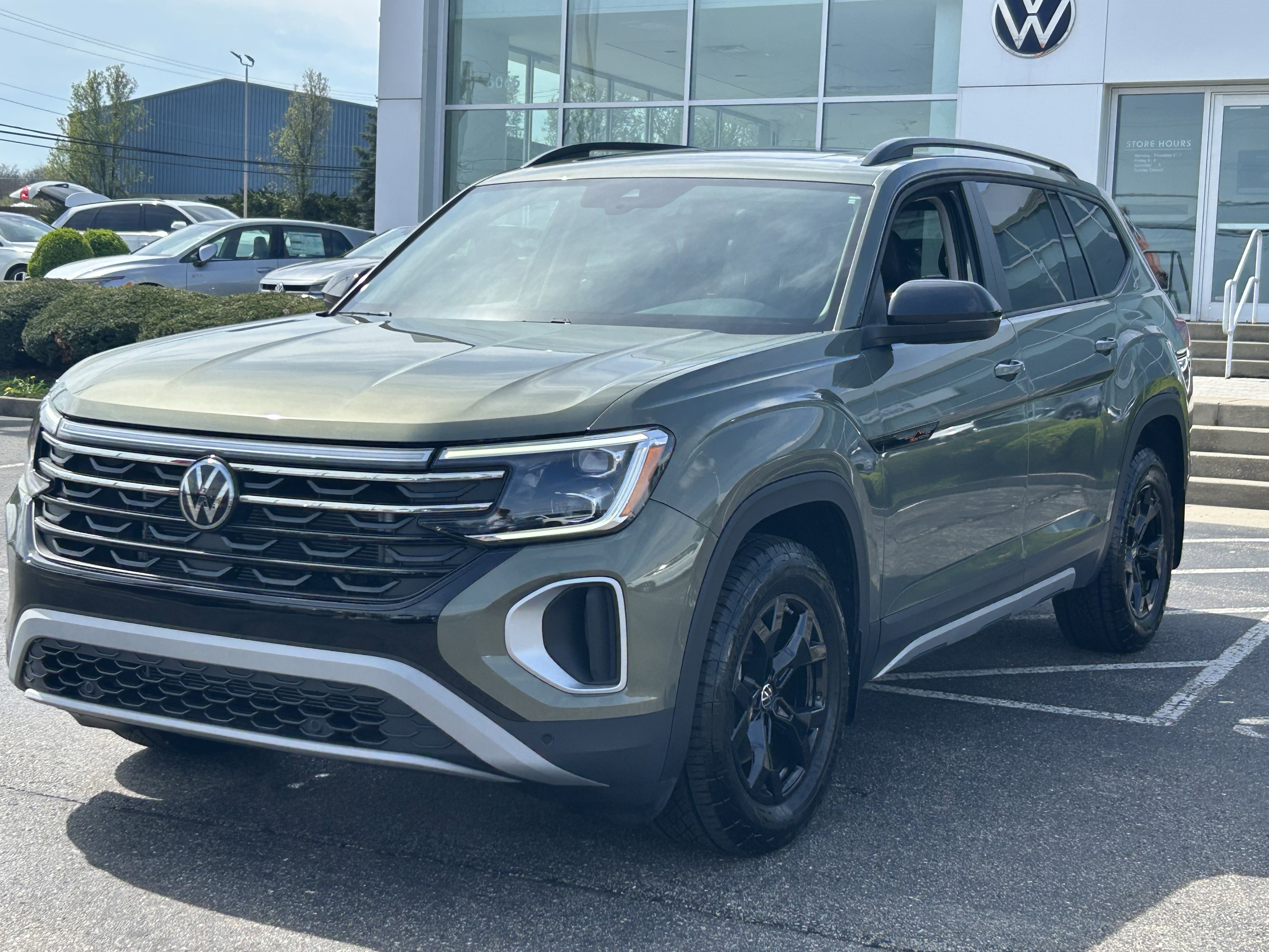 Certified 2025 Volkswagen Atlas Peak Edition SE AWD/4WD image 3