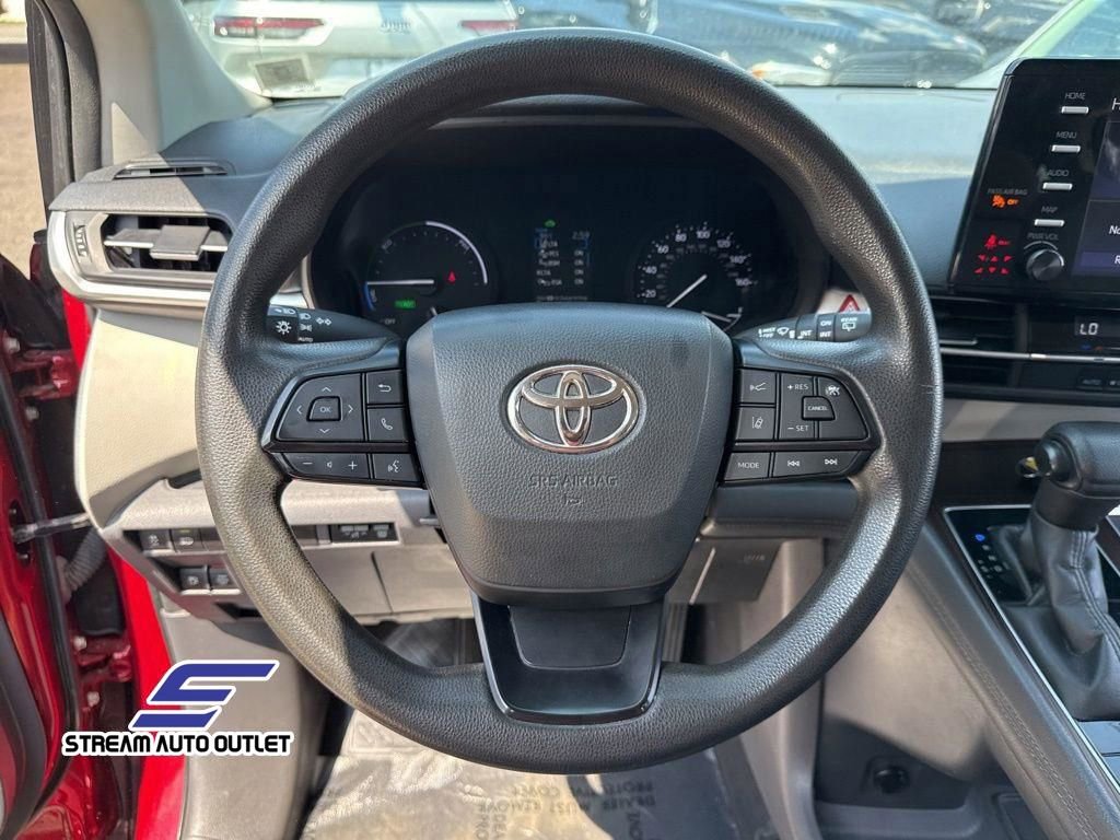 Used 2022 Toyota Sienna LE image 36