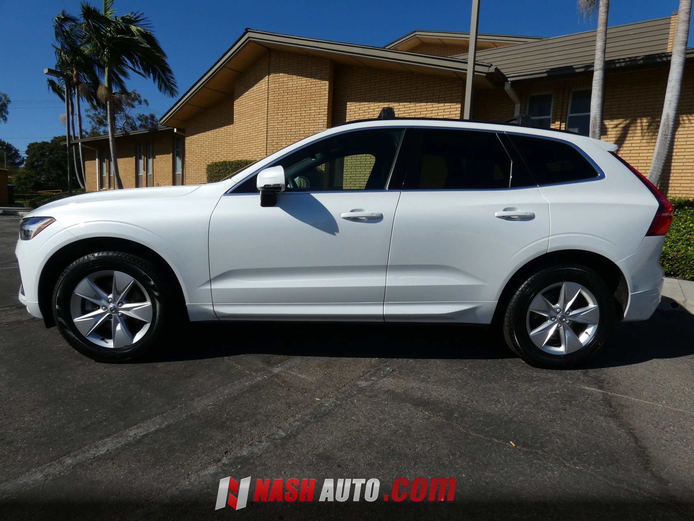 Used 2022 Volvo XC60 B5 Momentum AWD/4WD image 14