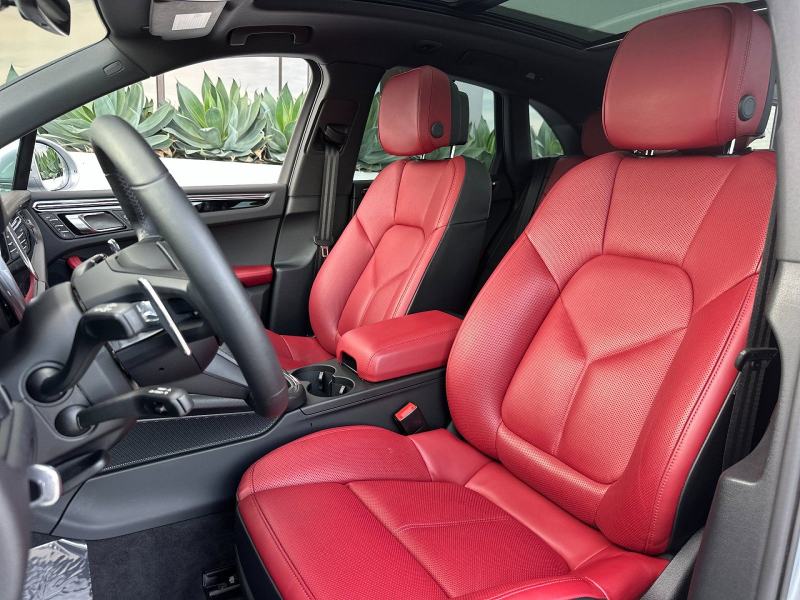 Used 2025 Porsche Macan image 5