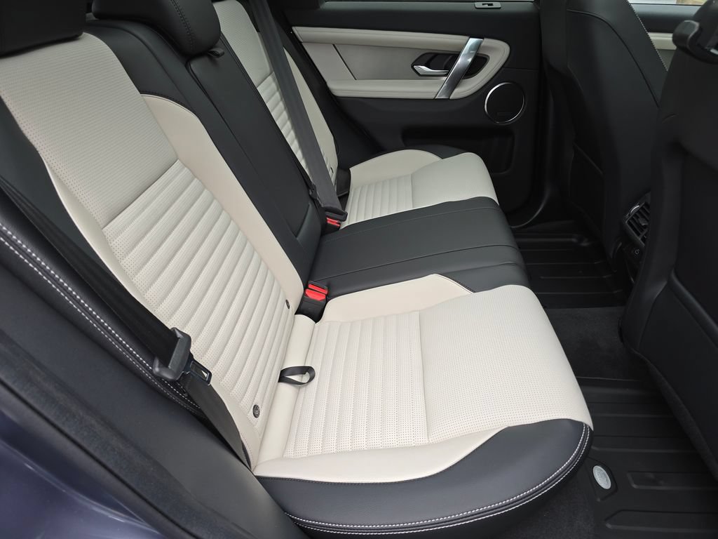 New 2025 Land Rover Discovery Sport Dynamic SE AWD/4WD image 19