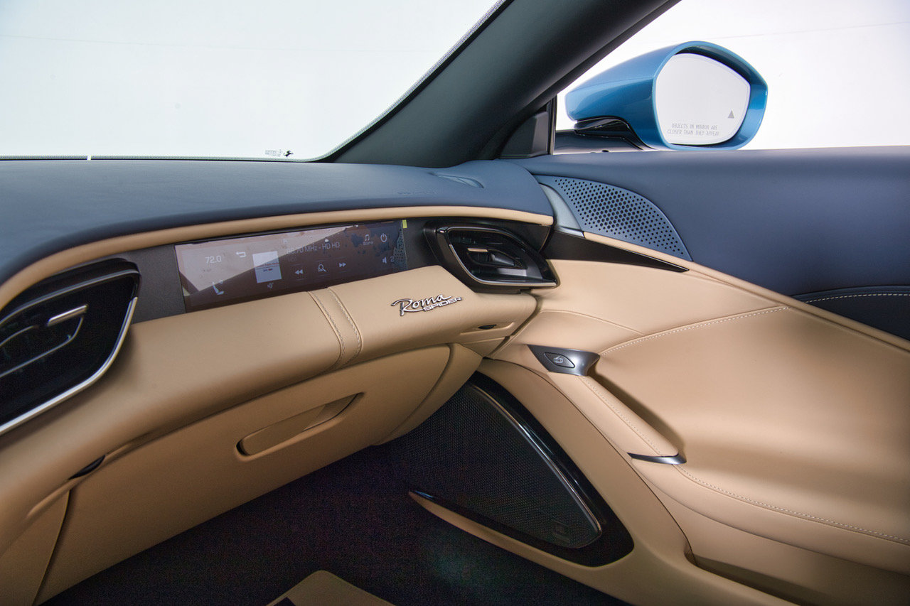Certified 2025 Ferrari Roma Spider RWD image 17