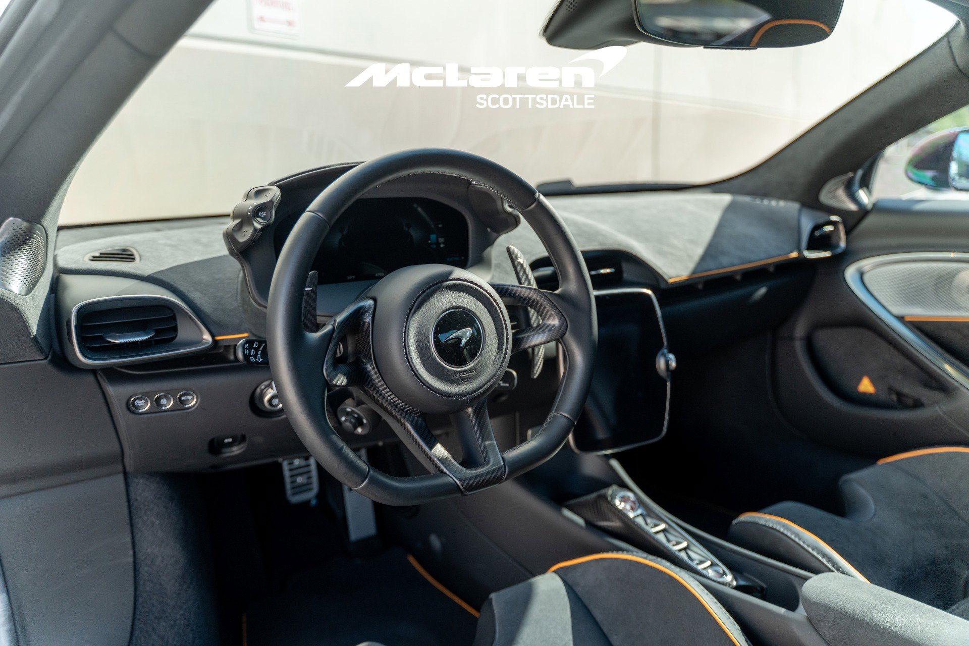 Used 2023 McLaren Artura image 24