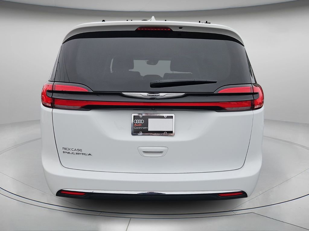 Used 2022 Chrysler Pacifica Touring-L image 6