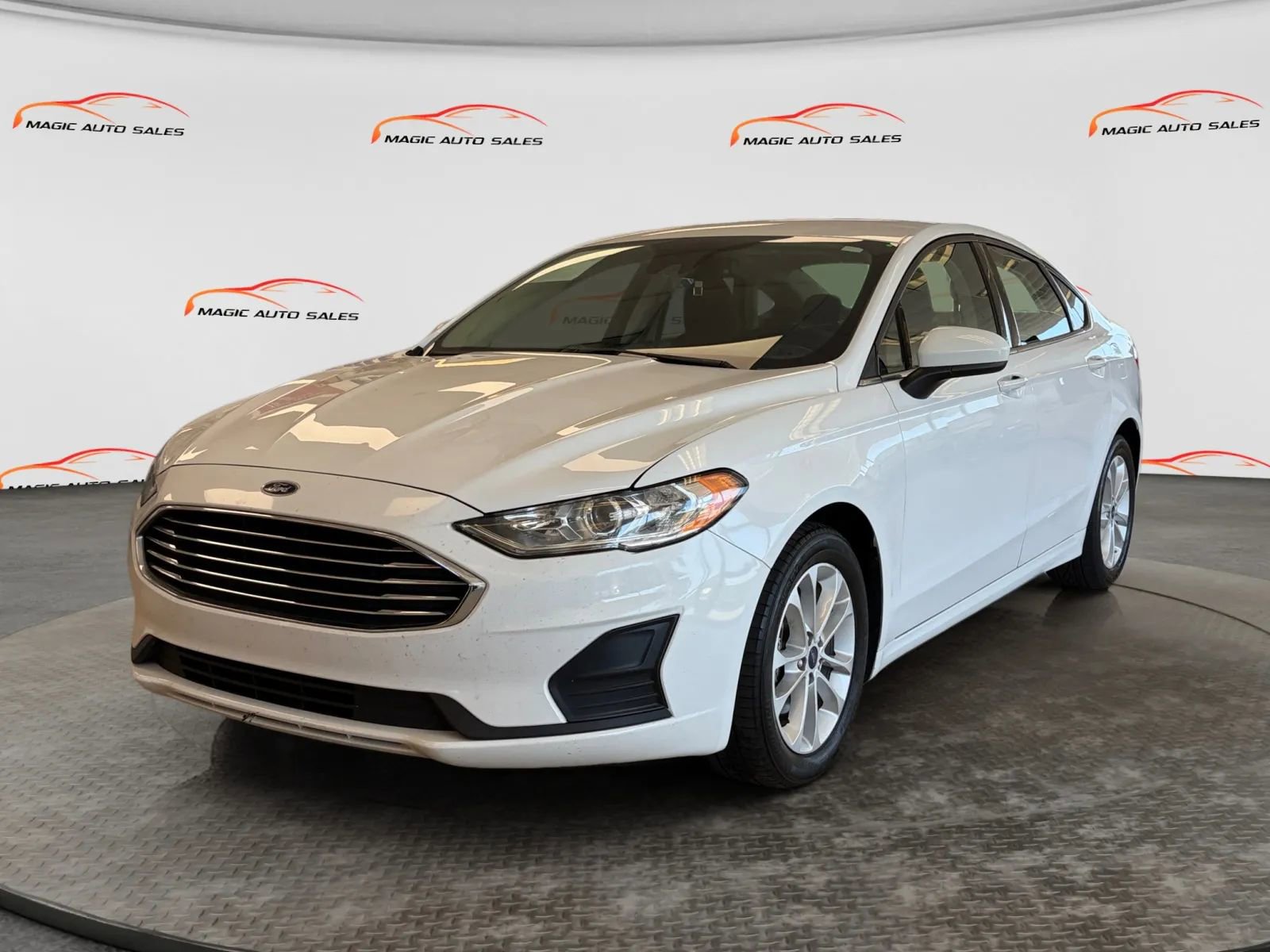 Used 2020 Ford Fusion SE FWD image 1