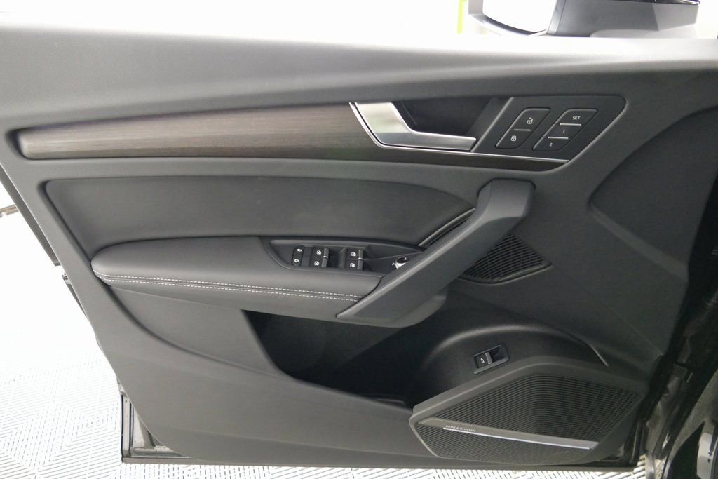 Used 2025 Audi Q5 2.0T Premium Plus w/ Premium Plus Package image 10