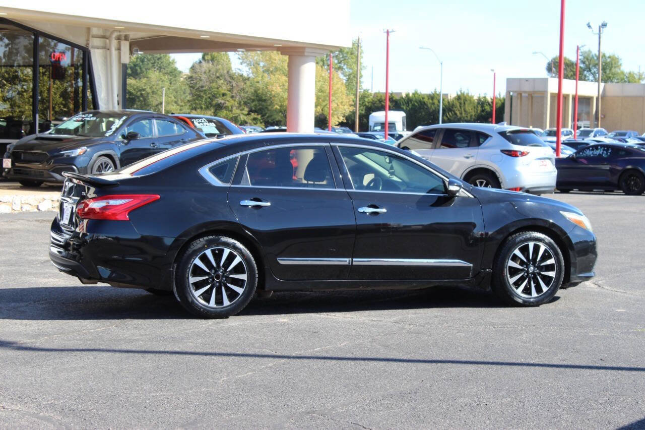 Used 2017 Nissan Altima 2.5 SL w/ Technology Package FWD image 3