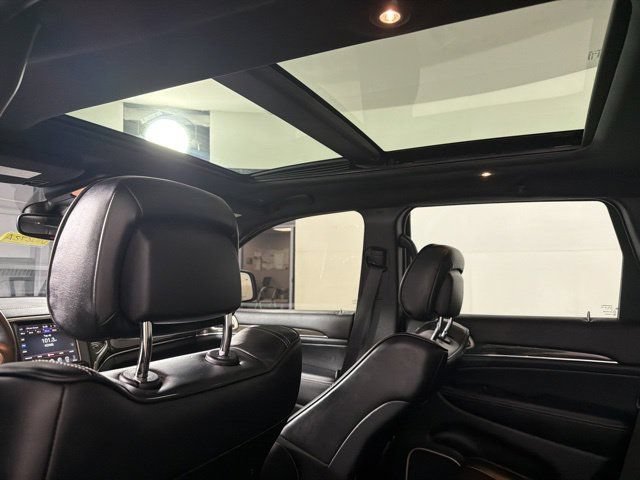 Certified 2017 Jeep Grand Cherokee Overland AWD/4WD image 33