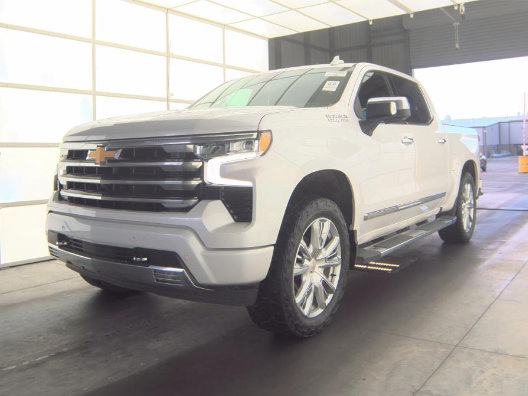 Used 2024 Chevrolet Silverado 1500 High Country w/ High Country Premium Package AWD/4WD image 3