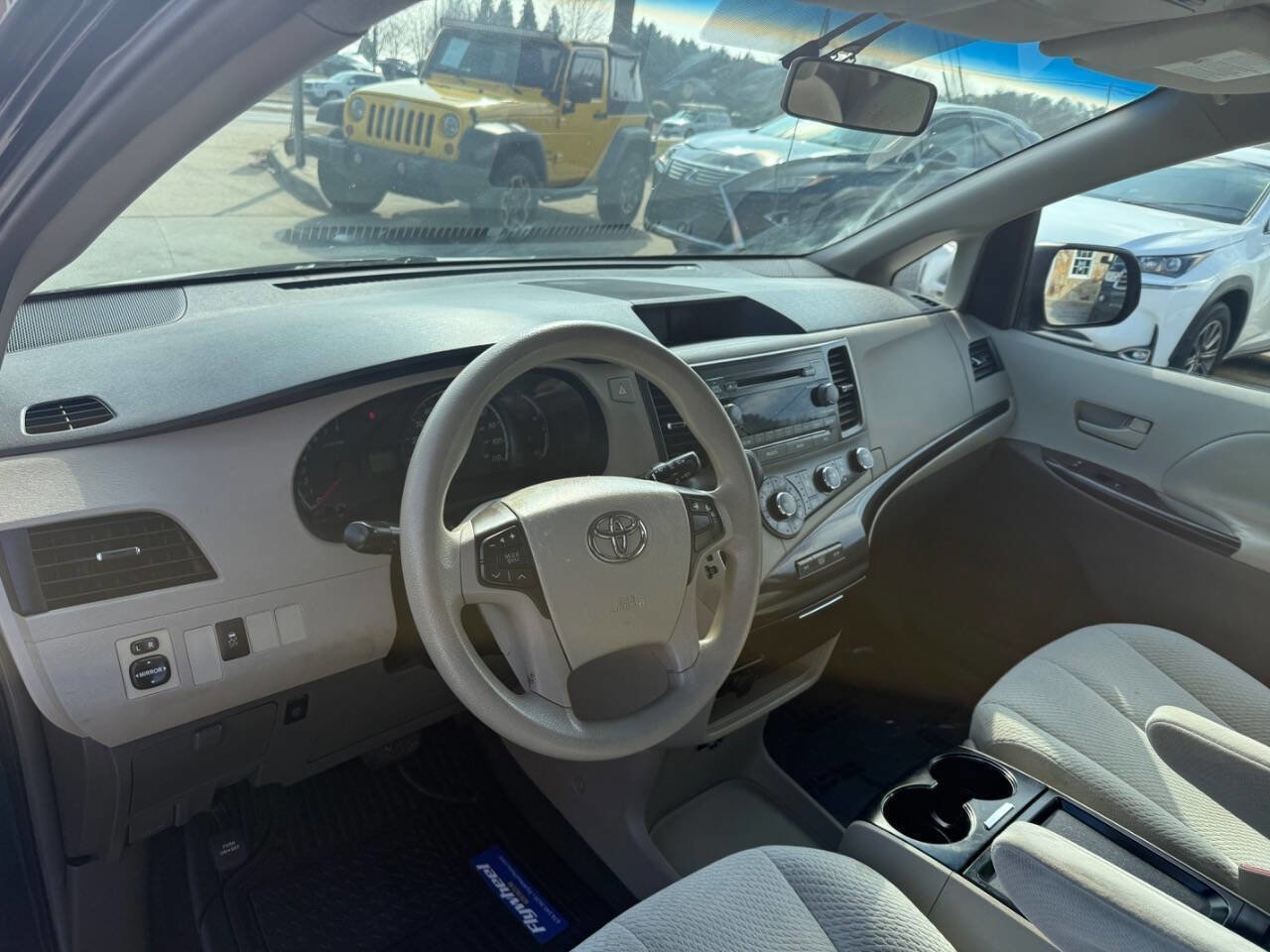 Used 2011 Toyota Sienna LE image 17