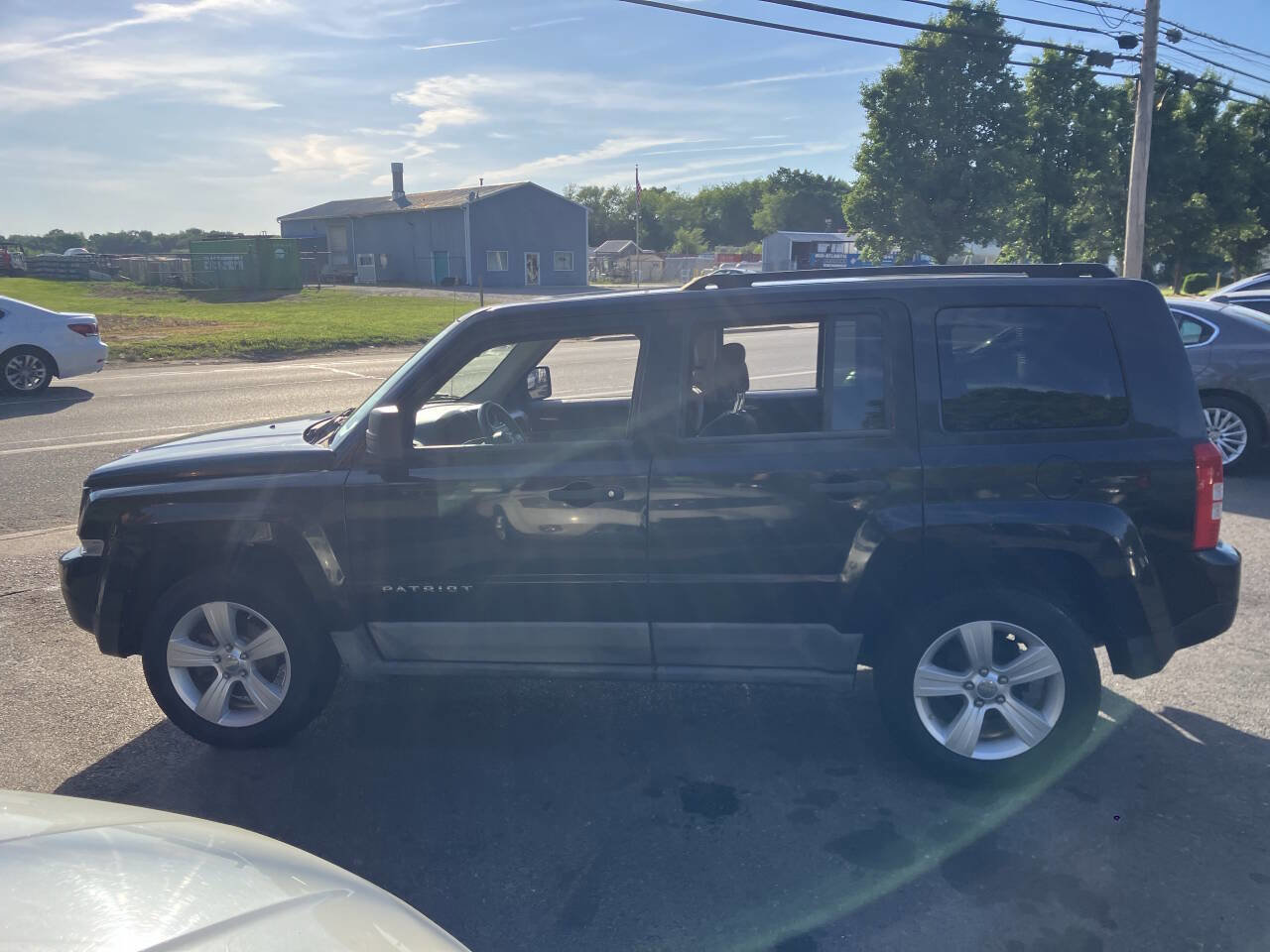 Used 2011 Jeep Patriot Sport w/ Tire & Wheel Group AWD/4WD image 10