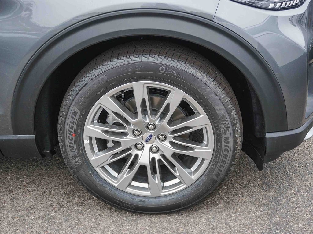 New 2026 Ford Explorer Platinum RWD image 9