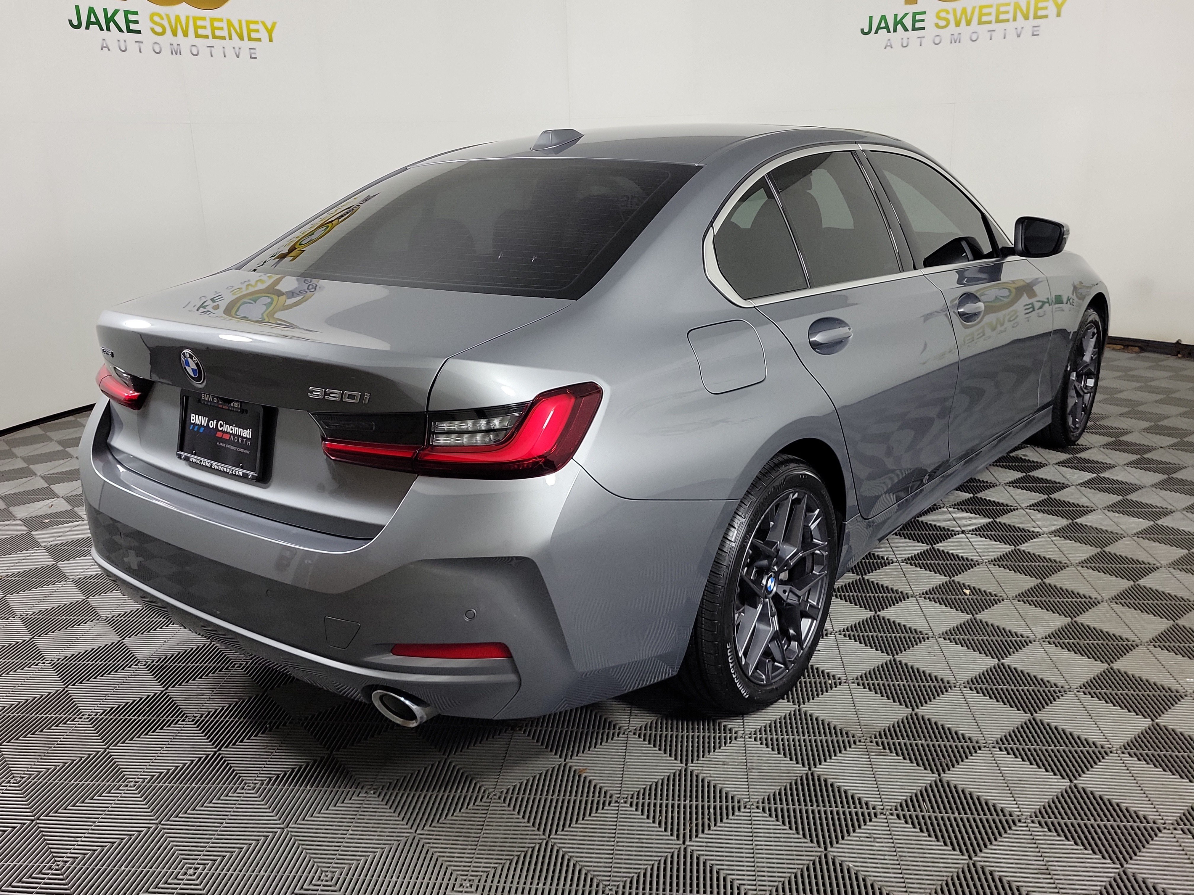 Certified 2025 BMW 330i xDrive Sedan w/ Convenience Package AWD/4WD image 7