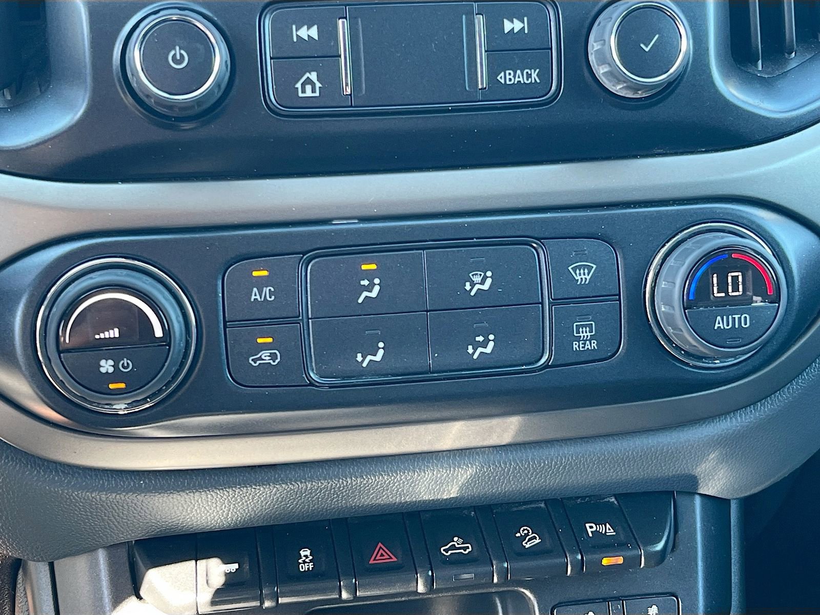 Used 2022 Chevrolet Colorado Z71 AWD/4WD image 15