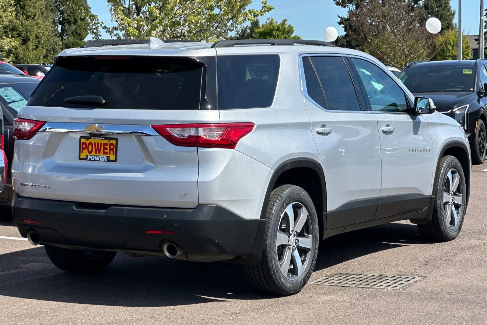 Used 2021 Chevrolet Traverse LT w/ LT Premium Package image 4