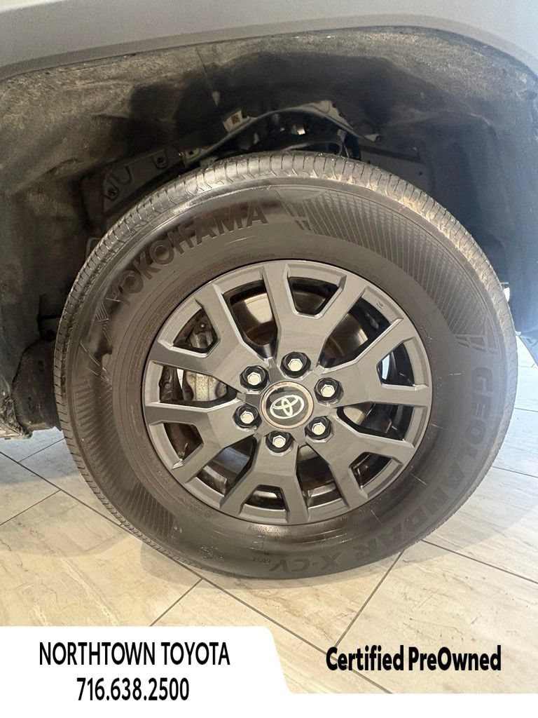 Used 2025 Toyota 4Runner SR5 AWD/4WD image 10