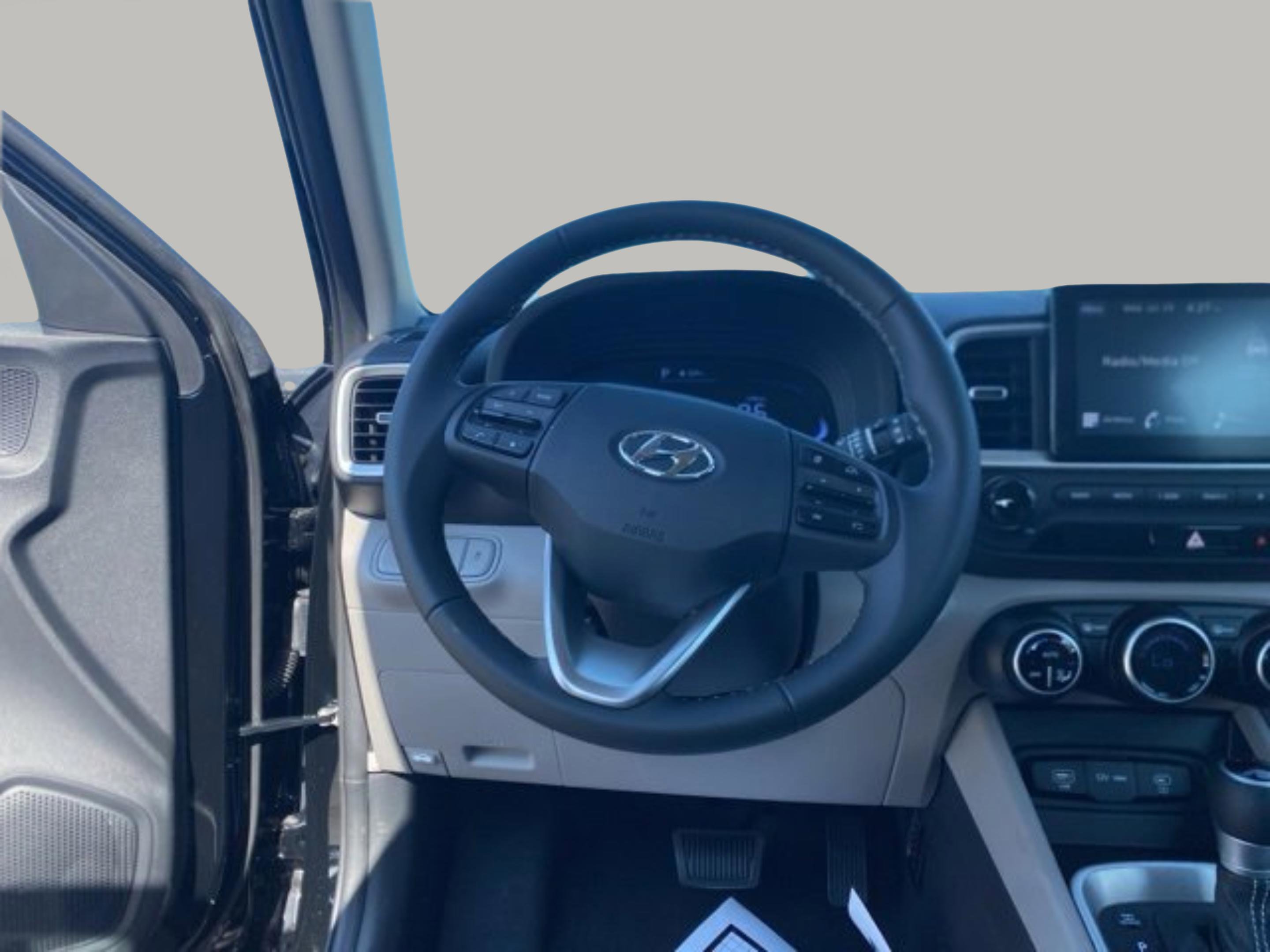 Certified 2025 Hyundai Venue SEL FWD image 17