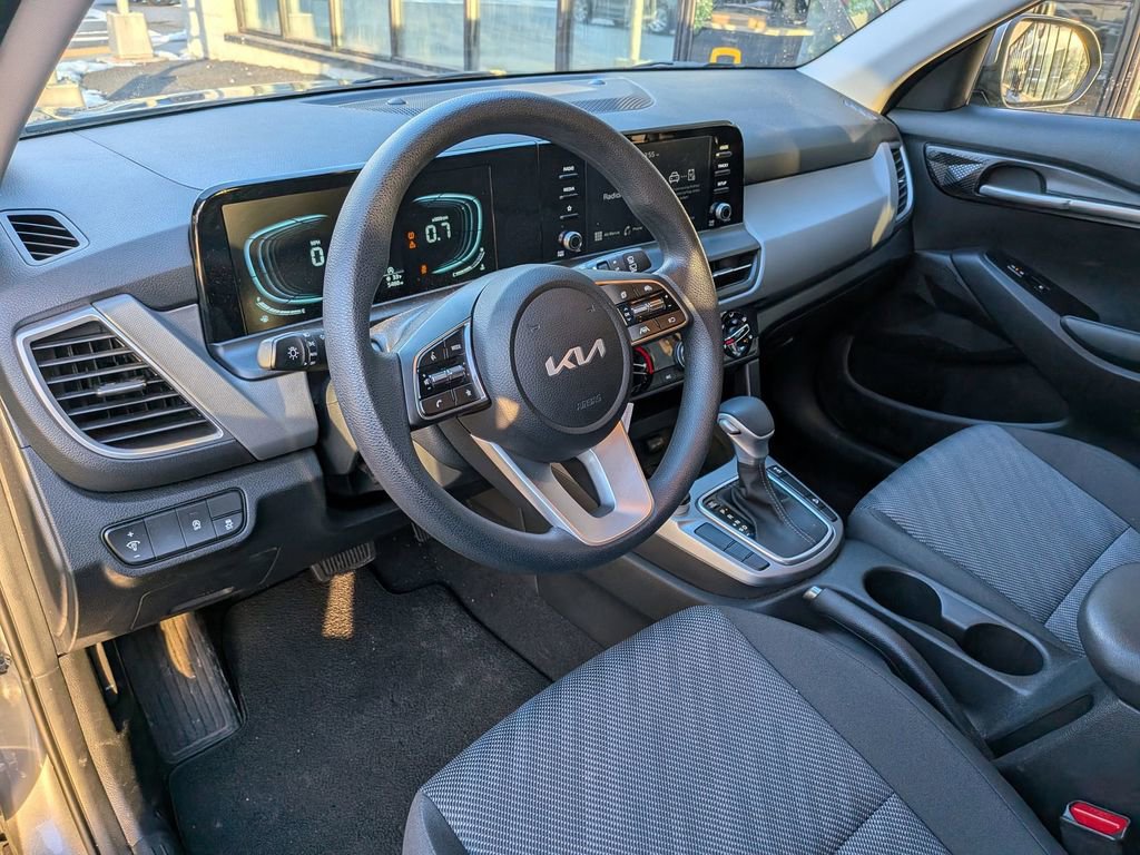 Certified 2025 Kia Seltos LX image 12