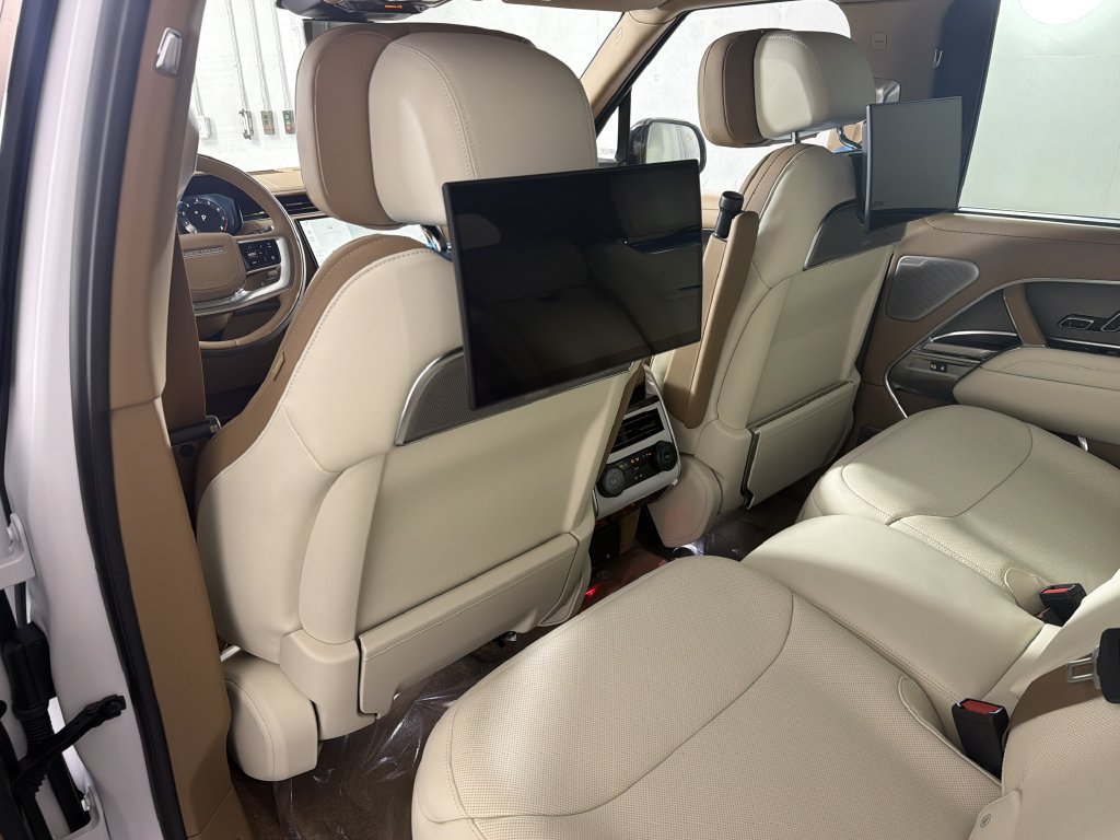 New 2027 Land Rover Range Rover SV AWD/4WD image 31