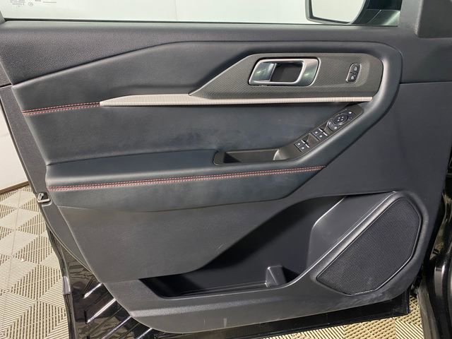 Used 2025 Ford Explorer ST-Line w/ ST-Line Street Pack image 13