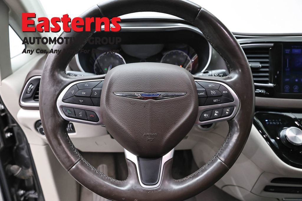 Used 2017 Chrysler Pacifica Touring-L Plus w/ Advanced Safetytec Group FWD image 10