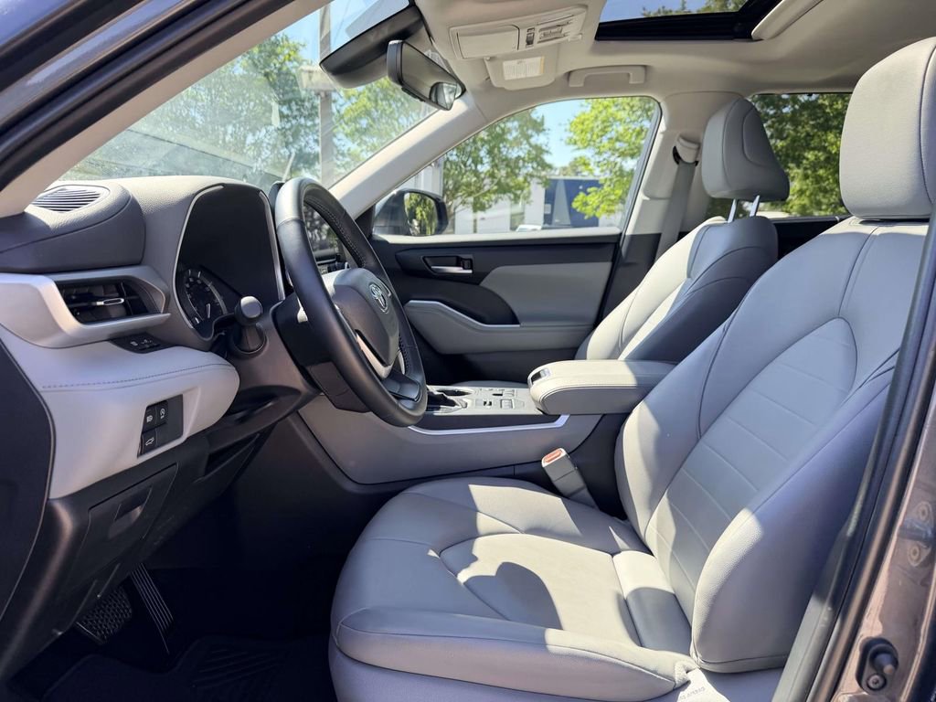 Used 2025 Toyota Highlander XLE AWD/4WD image 19