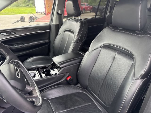 Used 2023 Jeep Grand Cherokee L Limited w/ Luxury Tech Group II AWD/4WD image 13