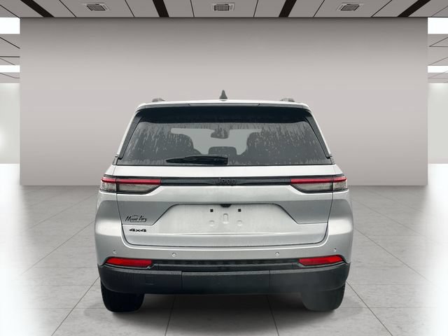 New 2025 Jeep Grand Cherokee Altitude AWD/4WD image 4